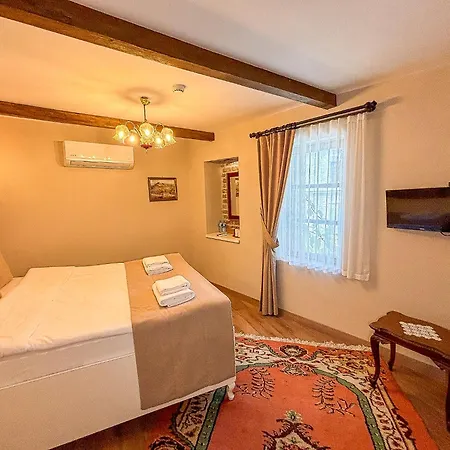 1870's Tas Uec Hotel *