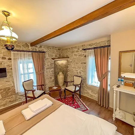 1870's Tas Uec Hotel *